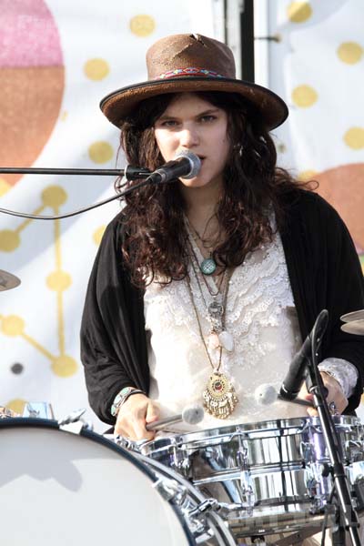 SOKO - 2011-09-11 - PARIS - Parc de Bagatelle - 